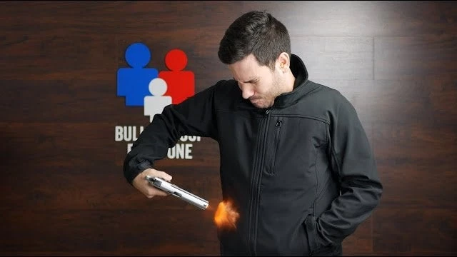 Απίστευτη δοκιμή αλεξίσφαιρου τζάκετ! (βίντεο)